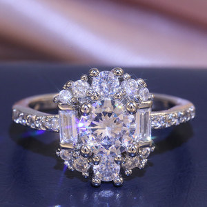 Elegante anello da donna in stile Prong con design scintillante intarsiato, gioielli alla moda per feste - Product Image 6