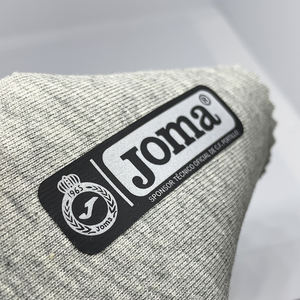 Etiquetas de ropa de goma suave de silicona en relieve con logotipo 3D de alta calidad personalizado insignias Premium - Product Image 2