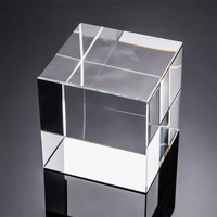Bloc de cube en cristal gravé au laser 3D unique Souvenir gravé personnalisé et artisanat en cristal fabriqué à la main