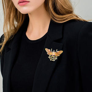 Nuevo lindo colorido Flash diamante Retro abeja broche Rosa flor creativo esmalte broche - Product Image 2