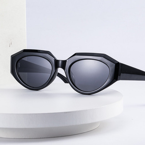 Lunettes <span class=keywords><strong>de</strong></span> <span class=keywords><strong>soleil</strong></span> vintage <span class=keywords><strong>haut</strong></span> <span class=keywords><strong>de</strong></span> <span class=keywords><strong>gamme</strong></span> à la mode unisexe Rectangle Logo personnalisé lunettes <span class=keywords><strong>de</strong></span> <span class=keywords><strong>soleil</strong></span> Uv400 rétro nuances lunettes <span class=keywords><strong>de</strong></span> <span class=keywords><strong>soleil</strong></span> polarisées vente en gros - Product Image 2