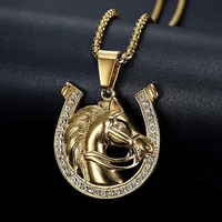 Collier Pendentif Hip Hop Classique en Gros, Pendentif Cheval en Acier Inoxydable Plaqué Or avec Pierres Précieuses