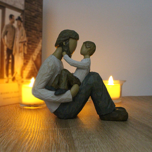 Résine peinte à la main père fils Sculpture astucieuse décoration de la maison ornement nouveau-né bébé première célébration grand-mère grand-père - Product Image 6