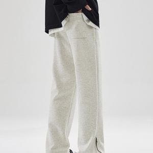 Pantalones Deportivos Americanos de Alta Calidad con Cierre en la Parte Inferior para Hombre, Corte Ajustado y Relajado con un Ligero Estilo Acampanado - Product Image 2