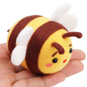 ชุดอุปกรณ์ทำเฟลต์ไหมพรมรูปผึ้งน่ารัก ชุดงานฝีมือทำเฟลต์ ทำสัตว์จากไหมพรม ทำมือ - Product Image 1