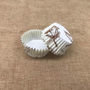 Papel para Hornear de Grado Alimenticio, Doble Impermeable, con Puntos Morados, para Cupcakes, con Borde Ondulado, Resistente al Calor, Venta al Por Mayor de Fábrica - Product Image 4