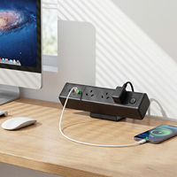 Multiprise de bureau 7-en-1 à fixation par pince avec 3 prises CA, 2 ports USB-C, 1 port USB-A et interrupteur pour postes de travail à domicile et au bureau