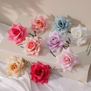 ดอกกุหลาบแดงสดประดิษฐ์จากผ้าไหม สำหรับตกแต่งงานแต่งงาน DIY เครื่องประดับผม ตกแต่งผนัง อุปกรณ์ประกอบฉากถ่ายภาพกลางแจ้ง - Product Image 4