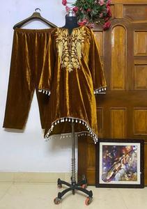 Traje indio de diseño moderno de alta calidad para fiesta y boda Traje de nairacut de mujer de India para exportación a precios al por mayor - Product Image 2