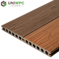 Revêtement de terrasse extérieur en WPC, plancher en WPC, composite bois-plastique, revêtement antidérapant, grain de bois embossé, co-extrusion, revêtement à trous ronds