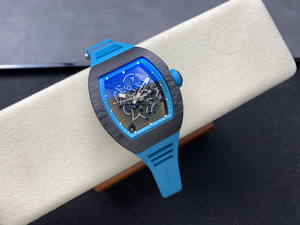 Chef-d'œuvre des âges : Nouvelle montre mécanique à mouvement squeletté, boîtier en fibre de carbone, Formule 1 au poignet - Product Image 2