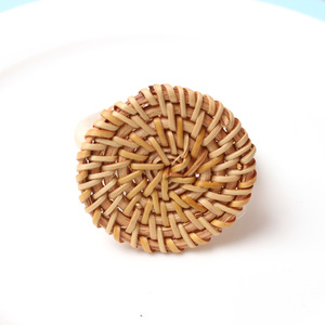 Neu Eingetroffen: Rattan-Gewebte Perlen-Herz Serviettenringe, Sonnenblumen-Runde Gewebte Tischdekoration - Product Image 6