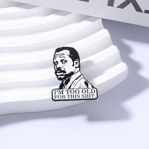 Broche de esmalte con diseño de camiseta 'I Am Too Old for This', estilo película de <span class=keywords><strong>comedia</strong></span>, crimen y acción, de detectives, insignia de solapa, regalo de joyería para amigos - Product Image 2