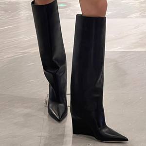 Nouvelles Bottes Hautes Femme Automne-Hiver 2025 à Bout Pointu, Coupe Droite Ajustée pour Mollets Larges, Talon Compensé, Style Équestre - Product Image 3