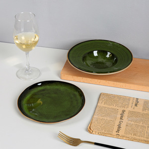 Assiette à poisson en céramique de Chaozhou personnalisée, forme ovale spéciale, vert olive, luxe léger, rétro vintage, pour la maison et la restauration - Product Image 1