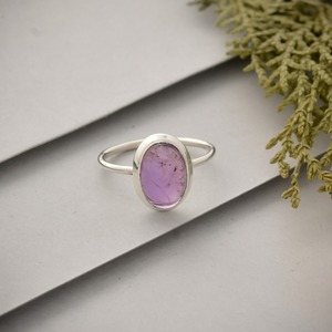 แหวนเงินแท้ 925 ประดับพลอยอเมทิสต์ทรงรีธรรมชาติ ดีไซน์คลาสสิก เหมาะสำหรับงานแต่งงานและงานเลี้ยง คุณภาพสูง เป็นของขวัญสำหรับเธอ - Product Image 3