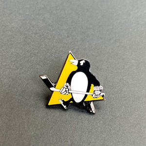 Nouvelle broche de hockey sur glace américaine personnalisée en fer, badge de col, épingle à lettres, accessoires pour vêtements et sacs à dos, technique de peinture <span class=keywords><strong>au</strong></span> four - Product Image 6