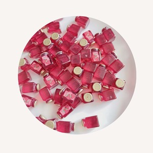 Breloques en résine 3D en forme de mini pots de confiture de fraises pour la fabrication de bijoux, accessoire miniature pour maison de poupée, décoration de scène de cuisine - Product Image 4