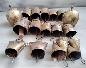 Excellent Quality Vintage Style 18 Pcs Iron Tin Cow <b>Bells</b> Casting Recycled Metal Hanging Decorative Wind <b>Chime</b> Home Garden Decor - Product Image 3