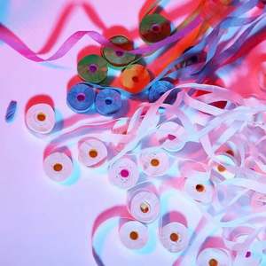 Cañón de confeti creativo con tubo pulverizador para lanzar en la mano, ideal para fiestas de cumpleaños y bodas, suministros para fiestas con efecto de seda y araña. - Product Image 6