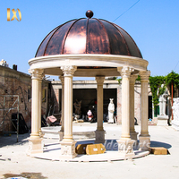 Gazebo en marbre blanc sculpté à la main, pavillon de jardin classique en pierre avec dôme en feuille de métal
