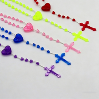 Chapelet en plastique violet, design élégant inspiré de la foi chrétienne, méditation catholique, prière en église