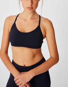 Ensemble de yoga pour femmes, soutien-gorge de sport dos nageur noir uni, leggings taille haute mi-mollet, vêtements de sport respirants sans couture, ensemble 2 pièces - Product Image 3