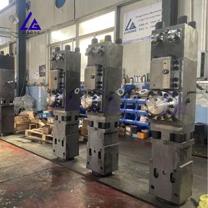 Marteau hydraulique pour roche avec système de graissage automatique : réduit l'entretien, prolonge la durée de vie - Product Image 1