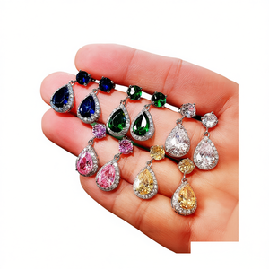 Orecchini Pendenti Romantici a Goccia con Zirconi Taglio Pera, Montatura a Castone con Diamanti Bianchi, Gioielli da Festa per Donna, Stile Goccia d'Acqua in Lega - Product Image 1