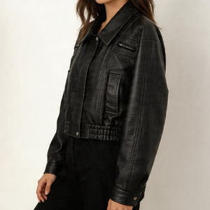 Chaqueta Biker Corta de Cuero PU Negra para Mujer, Nueva Colección 2026, con Dobladillo Elástico, Bolsillos con Doble Cremallera, Forro de Poliéster, OEM Personalizado, Tallas S M L, Venta al <span class=keywords><strong>por</strong></span> Mayor - Product Image 2