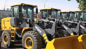 La cargadora de ruedas de servicio pesado y alta eficiencia LW300FN combina la agilidad del motor Weichai con una fuerza de excavación de 2.5 m³. - Product Image 5