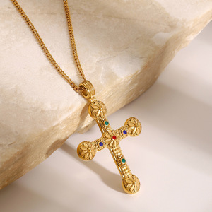 Collar con Colgante de Cruz Geométrica Yueli con Engaste de Garras, Chapado en Oro, Piedras de Colores, para Uso Diario - Product Image 2