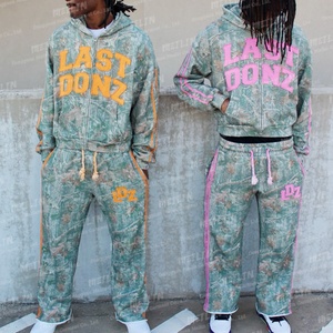 Conjunto de Sudadera con Capucha y Pantalones de Chándal de 2 Piezas Personalizado para Hombre, con Parches Desgastados y Camuflaje RealTree - Product Image 1