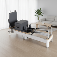 Reformer de Pilates pliable robuste avec rails renforcés et roulettes silencieuses pour les utilisateurs à domicile et rangement rapide