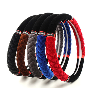 Coprivolante per auto in peluche copricerchi antiscivolo caldo da 38cm - Product Image 1