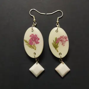 ต่างหูห่วงเรซินคลาสสิกคอลเลคชั่นใหม่ต่างหูเพทายทำมือดีไซน์รูปดอกบัว - Product Image 4