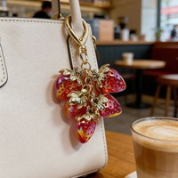Kawaii Aurora Aardbei Cluster Sleutelhanger Hart Karabijnhaak Goud Metaal Fruit Tas Hanger Mode Dames Portemonnee Decoratie Cadeau