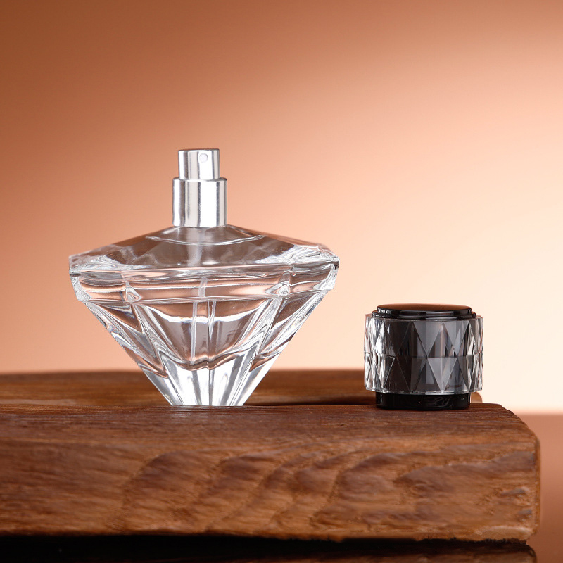 70ml ユニークダイヤモンド型香水スプレーボトル（透明・黒キャップ）