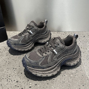 Chaussures décontractées pour femmes de style rétro à semelle épaisse, bottes de marche d'extérieur faites à la main avec fonction imperméable, tendance et à l'ancienne - Product Image 3