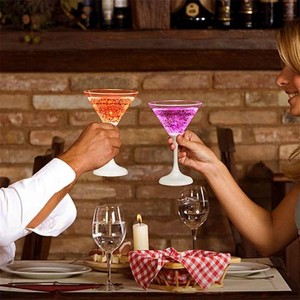 Verres à cocktail <span class=keywords><strong>Martini</strong></span> lumineux à LED uniques qui brillent dans le noir Fournitures de fête Tasse de fête à boisson activée - Product Image 4
