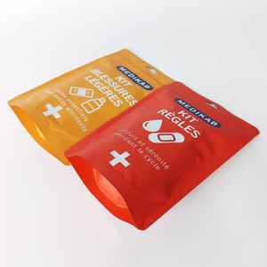 Pochette à fermeture éclair en aluminium mat imprimée sur mesure avec trou de suspension pour trousse de premiers secours - Product Image 3