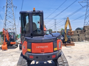 Excavadora usada de alto rendimiento Hitachi ZX55u de 5.5 toneladas, miniexcavadora de cadenas usada con pocas horas de trabajo, en stock. - Product Image 6