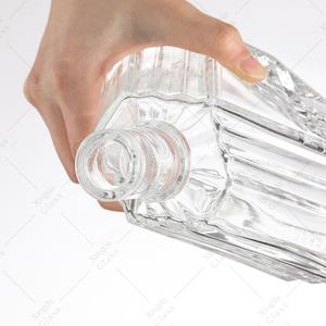 Botellas de vodka cuadradas azules de 520ml y 750ml personalizadas de China, contenedor de vodka de 1 litro con corcho único, uso de <span class=keywords><strong>Tequila</strong></span> - Product Image 2