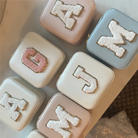 Boîtes de rangement pour bijoux personnalisées avec initiales, 26 lettres, pour bagues, boucles d'oreilles, colliers, en PU, petite boîte de rangement pour bijoux de voyage