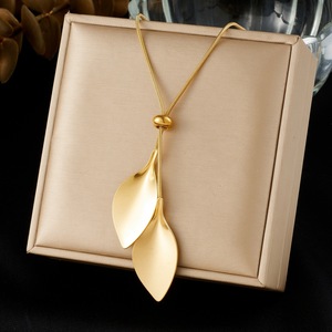 Leaf Pendant Necklace Gold Snake Chain Daily Wear Elegant Design Fine Jewelry - Product Image 1