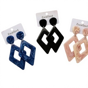 Pendientes de Aro de Resina con Diseño de Nube y Rayo, Blancos, Bonitos y Elegantes, Acrílicos, Nuevos, Coloridos, Modernos, a la Moda, para Fiestas, para Mujer - Product Image 2