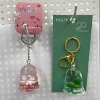 Porte-clés liquide en acrylique en forme de cloche avec figurine flottante Père Noël, poisson, licorne pour la vente en gros, OEM, personnalisation de sacs et de décorations de téléphone