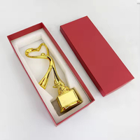 Trophée personnalisé en résine dorée de 26 cm de hauteur représentant une danseuse, idéal pour les concours de danse, de gymnastique et d'art.