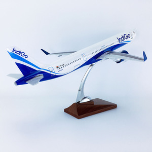 Modelo de Avión de Resina Fundida a Presión Airbus <span class=keywords><strong>A321</strong></span> Indigo de 45 cm 1/100 con Alas Fijas y Soporte de Exhibición - Product Image 1