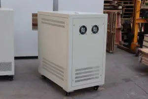 Regolatore di tensione elettronico trifase automatico a tiristori da 100kva allo stabilizzatore 1000kva